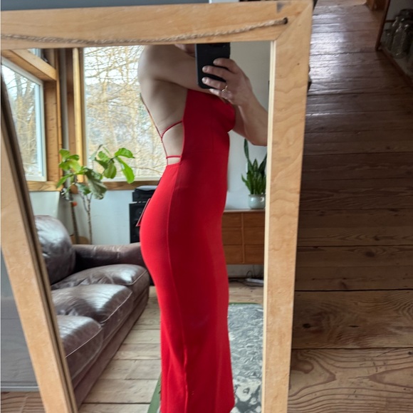 Beautiful dresses - Picture 2 of 8